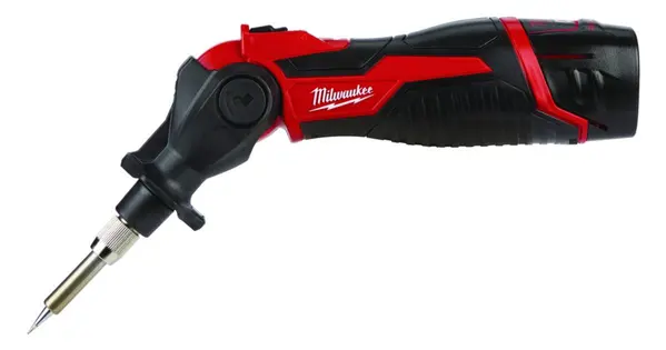 Milwaukee M12 batteridriven lödkolv med vinklad design för exakt lödning i trånga utrymmen och elinstallation