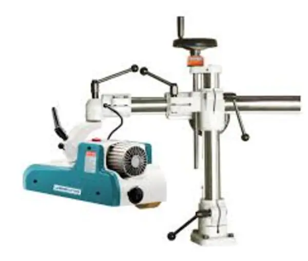 Matarverk 4-hjuls med variabel hastighet och justerbar arm för professionell träbearbetning i verkstad